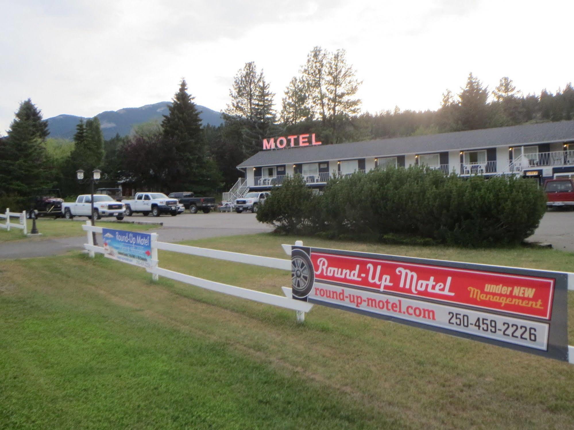 Round-Up Motel Clinton Bagian luar foto