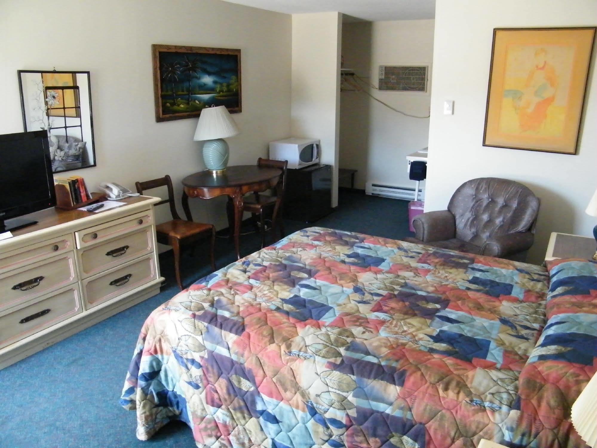 Round-Up Motel Clinton Bagian luar foto
