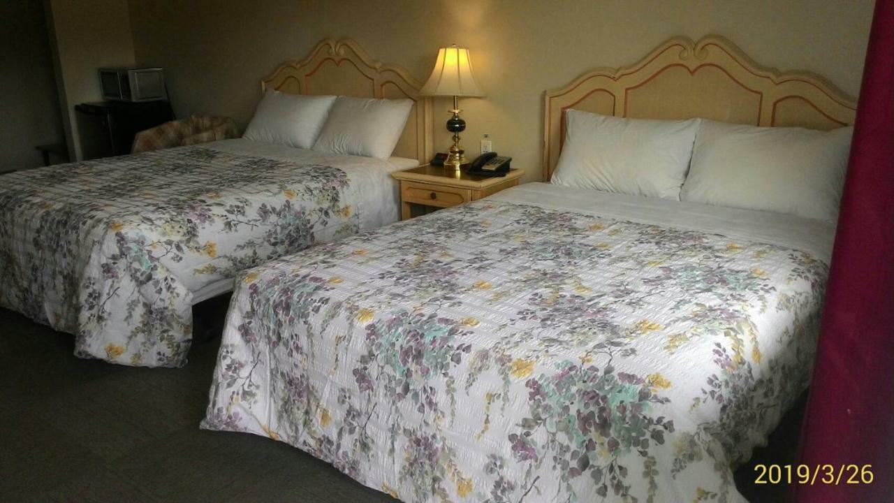 Round-Up Motel Clinton Bagian luar foto