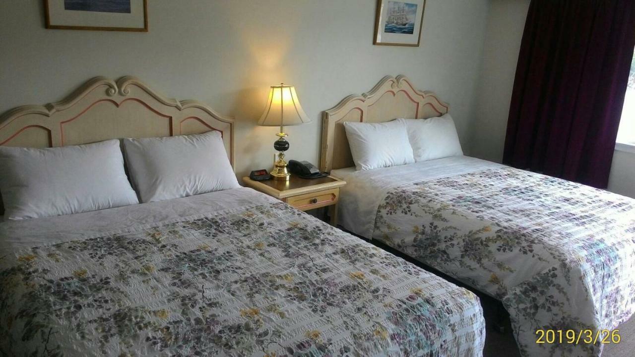Round-Up Motel Clinton Bagian luar foto